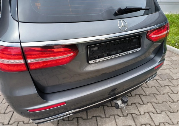 Mercedes-Benz Klasa E cena 64900 przebieg: 130000, rok produkcji 2017 z Rybnik małe 172